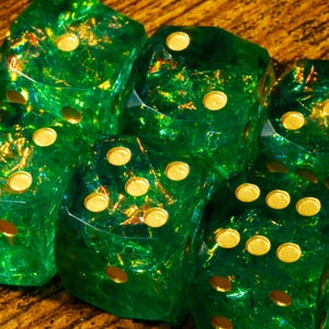 Sacred Emerald zeszijdige dobbelstenenset - Groene dobbelstenenset met scherpe randen en holografische folie, dobbelstenen voor tafelspel