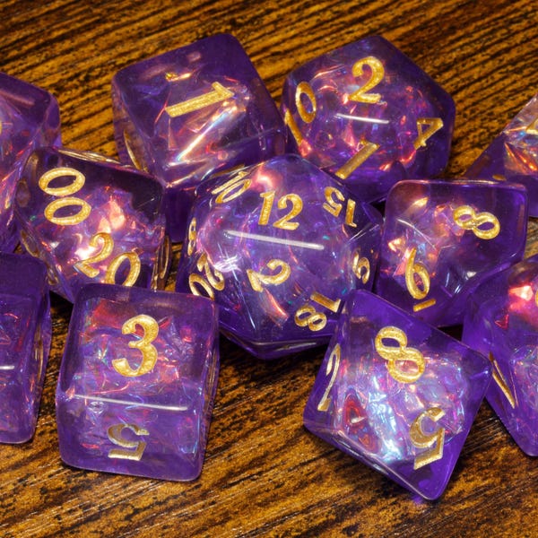 Juego de dados Mystic Opal: inclusiones holográficas moradas, translúcido con lámina holográfica, para DnD y juegos de rol