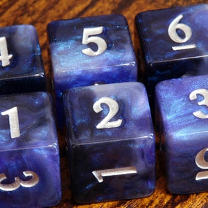 Morpheus's wings D6 dice - Semi-opaque with iridescent blue and purple glitters, Exclusive dice by The Wizard's Vault