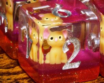 Orange Tabby D6 Dice – Oranje kat op roze glitterlagen