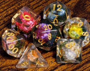 Chromatic Garden Dice Set – Multicolored Flowers with Gold Font, Real Flowers and Moss