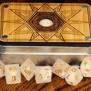 Boîte de dés Pelor et jeu de dés Serment du paladin - Jeu de dés blancs givrés avec feuille holographique, donjons et dragons