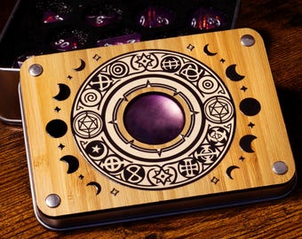 Große Celestial Würfelbox und 11 Stück Eldritch Opal Würfelset - Lila Würfel mit holografischer Folie
