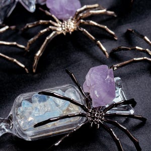 Amethyst Spinne Schwarz und Silber, ungerade Weihnachtsgeschenke, Urlaub Spinne Ornament, kleine Akzent, Kristall Schreibtisch Dekor, Insekt Statue
