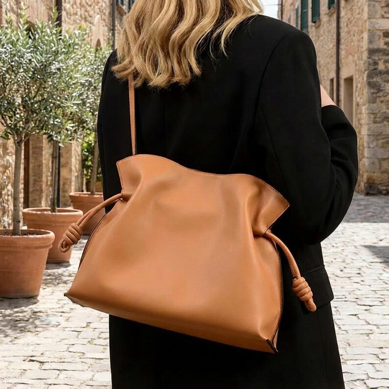 Premium leather cloud bag with magnetic buckle closure. Soft, minimalist design in elegant horizontal square shape. Perfect luxury shoulder bag for work or special occasions. Versatile crossbody messenger. Thoughtful gift for her.