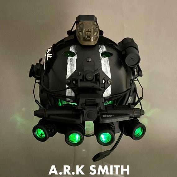 タクティカルヘルメットレプリカナイトビジョン付き