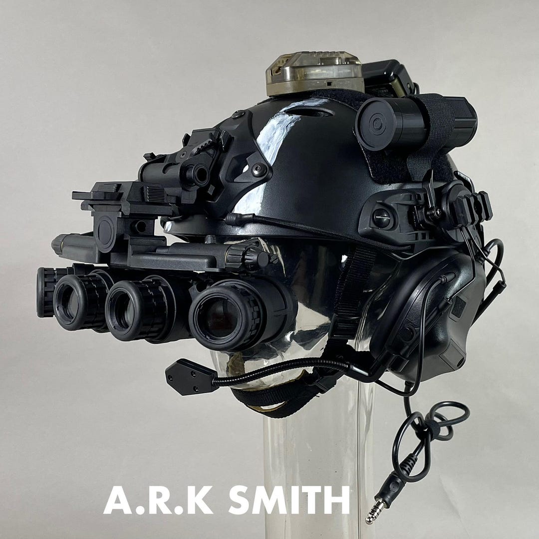 タクティカルヘルメット　レプリカナイトビジョン付き タクティカルヘルメットと照明付き可視NVGセット - Etsy 日本