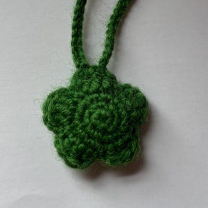 small crochet flower bag charm - green - handmade - cute gift