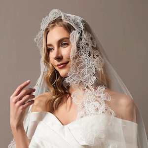 Spanish Lace Cathedral Wedding Veil, Mantilla Bridal Veil with Comb