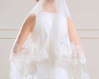 Chantilly Lace Wedding Veil, Ivory Lace Bridal Veil, Cathedral Veil with Lace Trim, Chapel Veil, Drop Veil with Blusher, Soft tulle veil