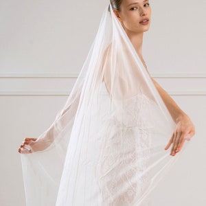 Simple Wedding Veil with Cut Edge, Sheer Bridal Veil Raw Edge, Ivory Plain Veil for Bride, Minimalist Veil with Comb
