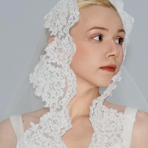 Lace Wedding Veil, Mantilla Veil with Lace Edge, Ivory Bridal Veil, Cathedral Veil with Comb, Soft Tulle Veil for Bride, Church Veil