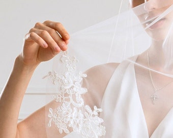 Floral Lace Wedding Veil, Ivory Bridal Mantilla with Comb