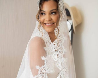 Scalloped French Lace Mantilla Veil, Ivory Tulle Bridal Veil