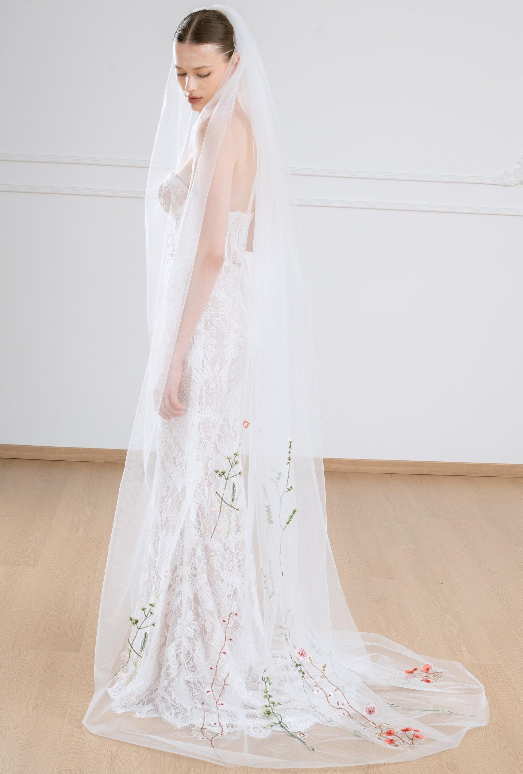 ワイルドフラワー刺繍ウェディングベール、ボヘミアンフローラルレース