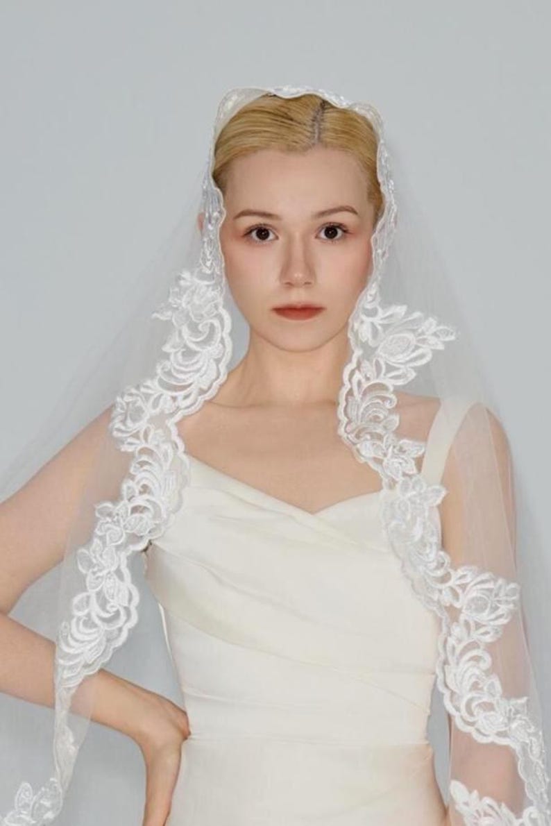 Lace Mantilla Bridal Veil, Scalloped Floral Edge, Ivory Tulle, Comb