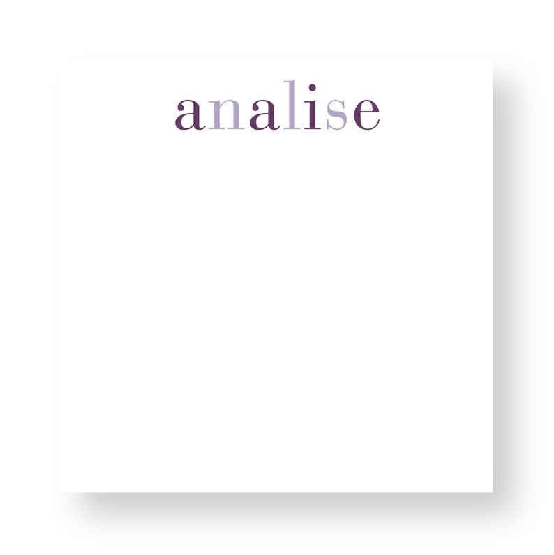K&ouml;nnte beinhalten: Eine wei&szlig;e Karte mit dem Wort "analyse" in lila und hellgrauen Buchstaben.