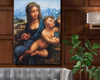 Puede incluir: Una pintura de una mujer con una túnica azul que sostiene a un niño. La mujer tiene el pelo largo y castaño y mira al espectador. El niño está sentado en su regazo y mira hacia la derecha. El fondo es un paisaje con montañas en la distancia.