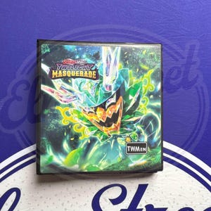 Twilight Masquerade Pokémon Sammelalbum 1.5 ”SV06 – Exklusives Sammelalbum mit 12 BCW Seiten – Premium Tcg Kartenaufbewahrung