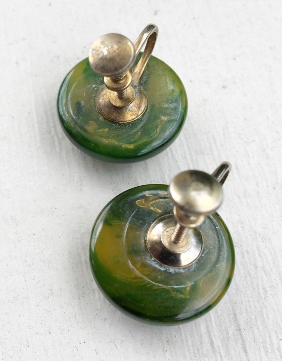 Bakelite Creamed Spinach Screwback Earrings - image 3