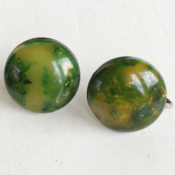 Bakelite Creamed Spinach Screwback Earrings - image 1