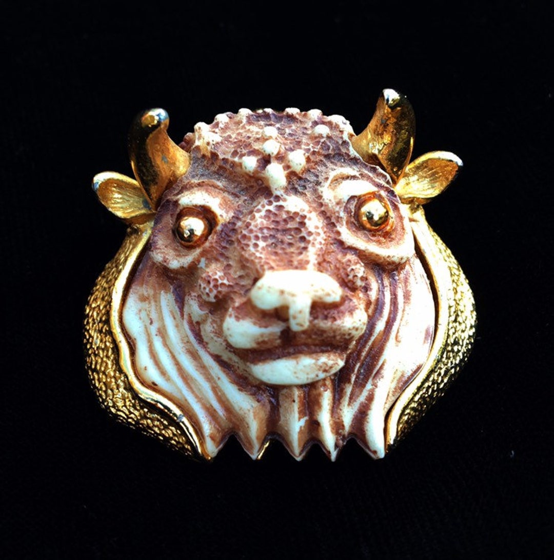 Broche Vintage Taureau En émail Noir Doré - Signée D'Orlan - Occasion (un œil Cassé)