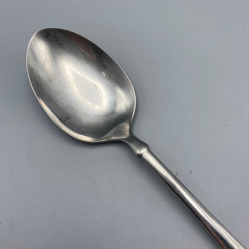 Oneida Heirloom JUILLIARD Solid Serving Spoon, Stainless Flatware, Tablespoon image 3