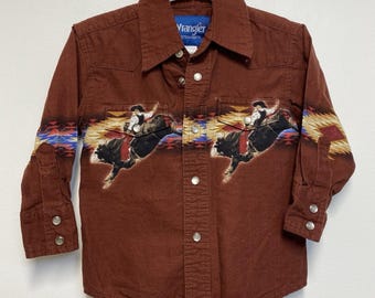 Camisa vintage Wrangler Baby Pearl Snap Talla XXS 0-2 para niños pequeños, estilo vaquero con estampado de toros.