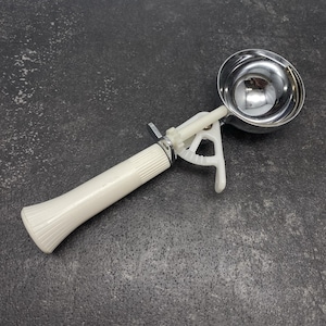 Vintage Bonny Mechanical Ice Cream Scoop White Plastic Handle