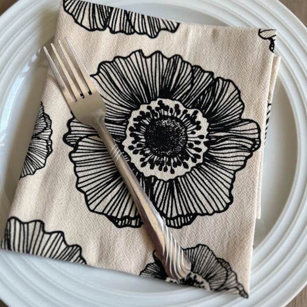 Anemone flower cotton dinner napkins. Table settings. Table linens. Hostess gift idea. Housewarming gift idea. Screen printed napkins.