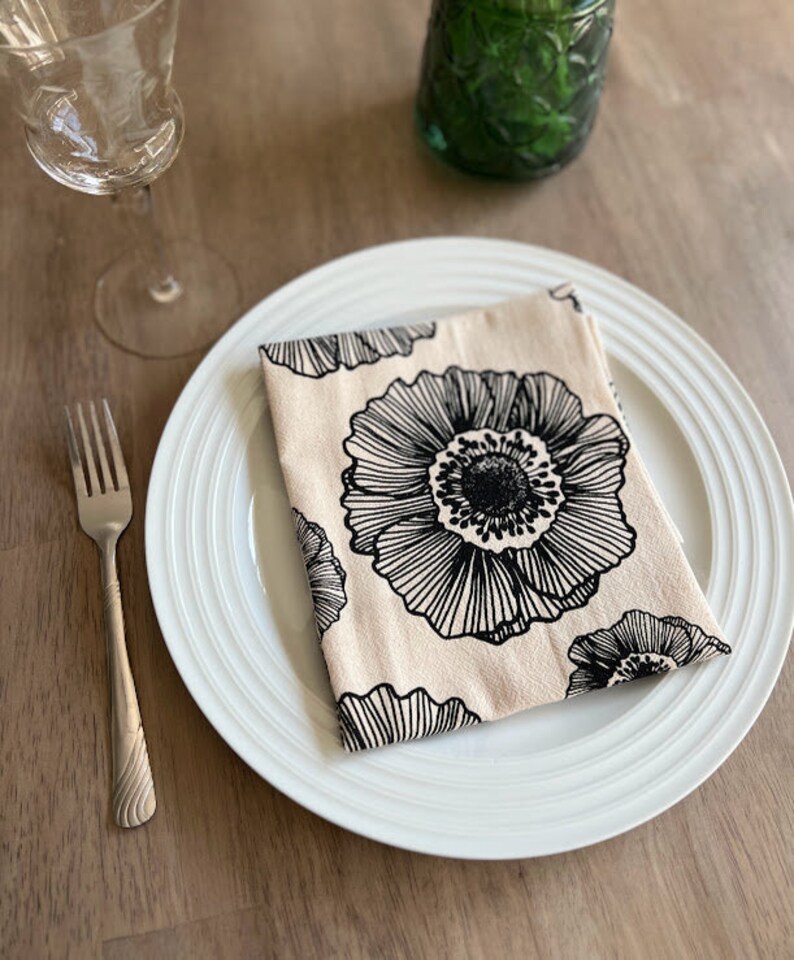 Anemone flower cotton dinner napkins. Table settings. Table linens. Hostess gift idea. Housewarming gift idea. Screen printed napkins. image 4