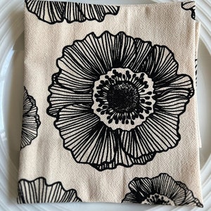 Anemone flower cotton dinner napkins. Table settings. Table linens. Hostess gift idea. Housewarming gift idea. Screen printed napkins. image 3