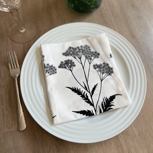 Yarrow flower dinner napkin set. Table linens. Table setting. Screen printed napkin set. Hostess gift idea. Housewarming gift idea.