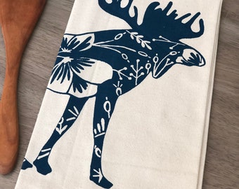 Moose flour sack tea towel. Cotton kitchen towel. Dish towel. Camp decor. Cabin decor. Hostess gift idea. Hand printed. Screen print.