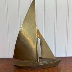Vintage Brass Sailboat Sculpture – Mid-Century Modern Nautical Decor – 9.5” x 6.75”