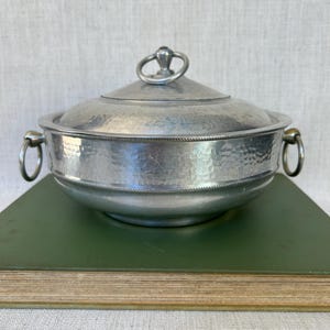Vintage Hammered Aluminum Lidded Casserole Dish, Kitchen and Dining, Kitchen Decor