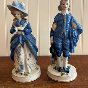 Vintage “Boy Blue” Porcelain Figurines – Colonial Couple – Hand-Painted Blue and White Collectibles