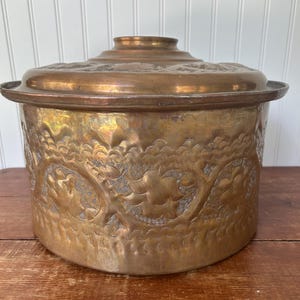 Vintage Heavy Tin-Lined Copper Pot with Lid – 15″ × 10.5″ – Hand-Etched & Substantial