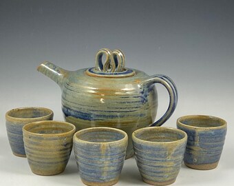 Blue With Hints Of Tan Side Handle Teapot With 5 Tea Cups