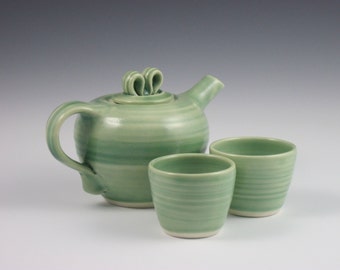 Glossy Pale Green Side Handle Porcelain Teapot With 2 Tea Cups