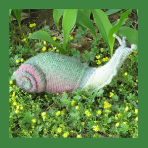Knitting Pattern - Genial Garden Snail