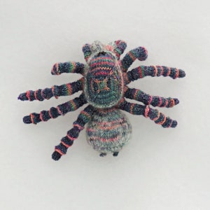 knitting pattern Taciturn Tarantula image 4