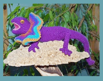 knitting pattern - Frivolous Frilled-Neck Lizard