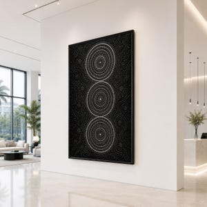 Stampa su tela con mandala a pois bianchi e neri, arte murale astratta con cerchi concentrici, decorazione geometrica boho minimalista, opera d'arte verticale