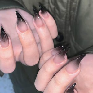 WestEmpress｜ gradient black claw nails  acrylic nails anime nails cat claw nails press on claw nails armor ring claw gloves