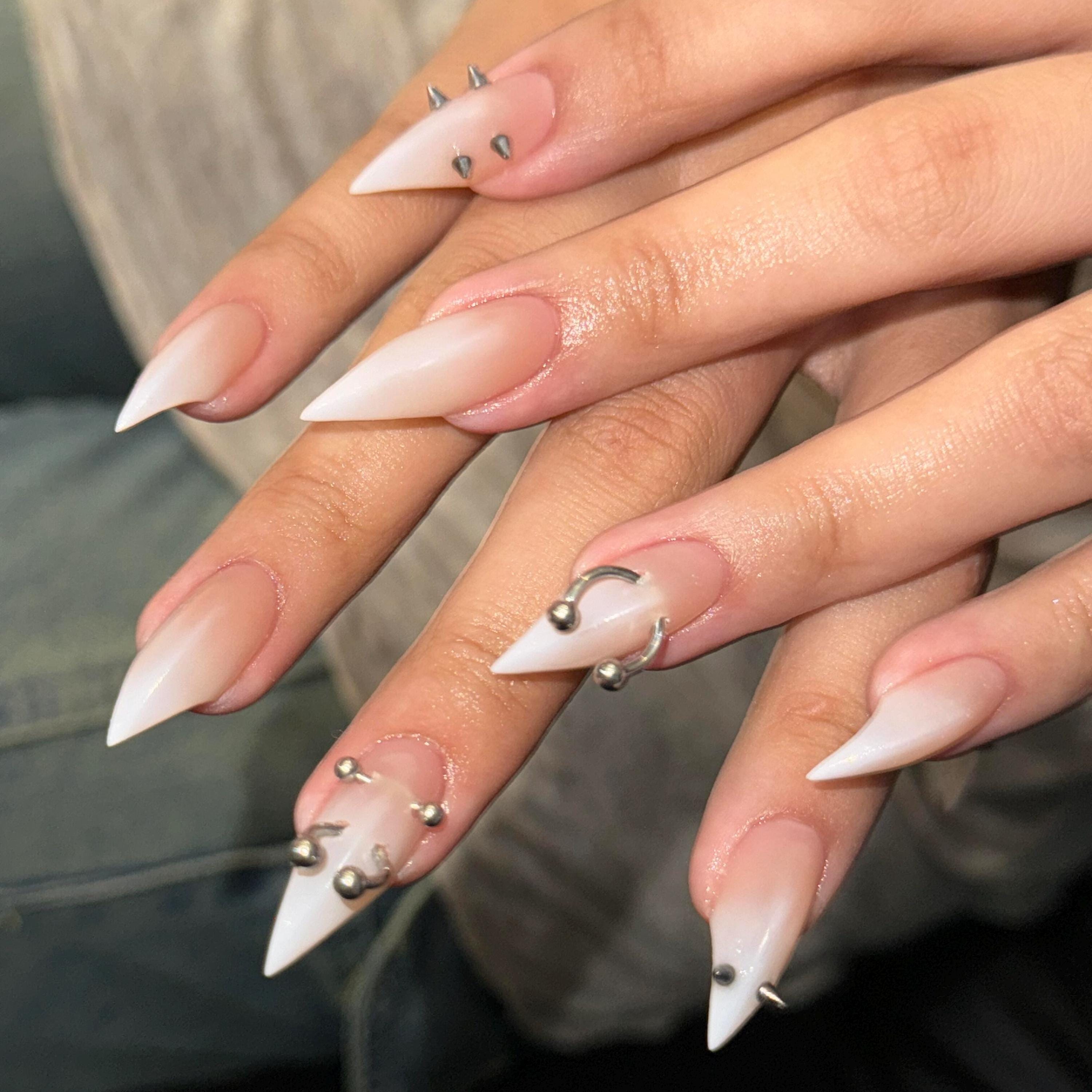 Gradient Pierced Eagle Claw Press on Nails, Anime Sharp Acrylic