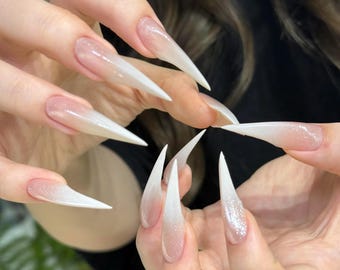 ハンドメイドのオンブルクロープレスオンネイル、エレガントなアクリルシャープネイル