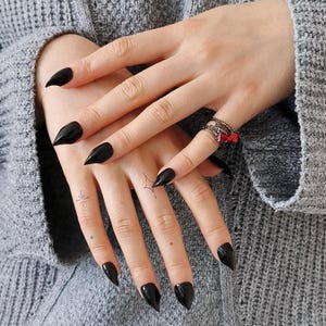 WestEmpress｜ Black press on claw nails， short press on nails，fox gloves,  sharp nails, claw press on nails， anime nails