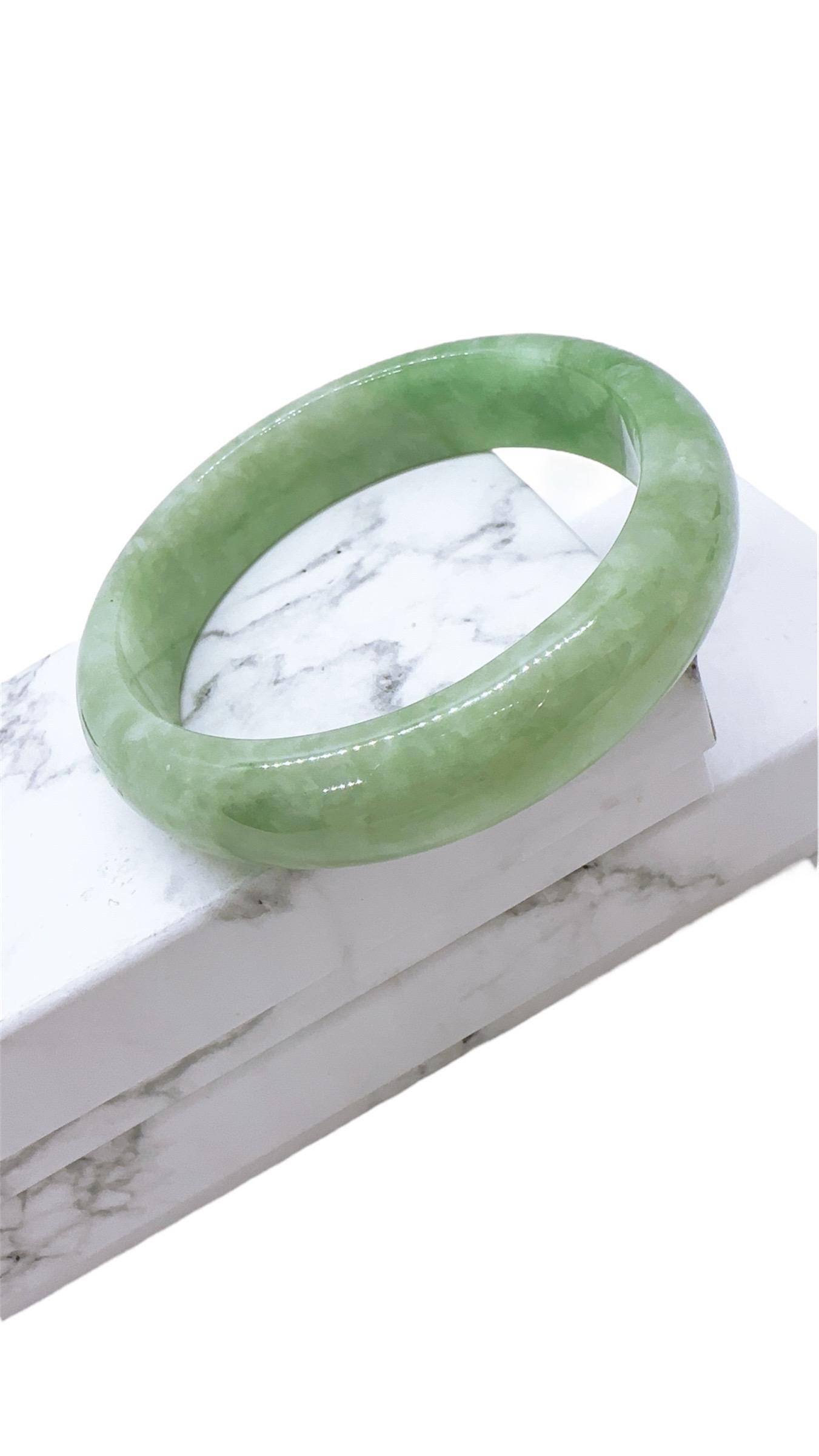 54.6 mm天然翡翠バングル サイズ 6 3/4 - Etsy 日本
