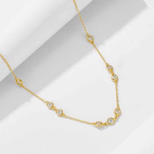 Collar de diamantes cultivados en laboratorio: racimo de moissanita de oro macizo